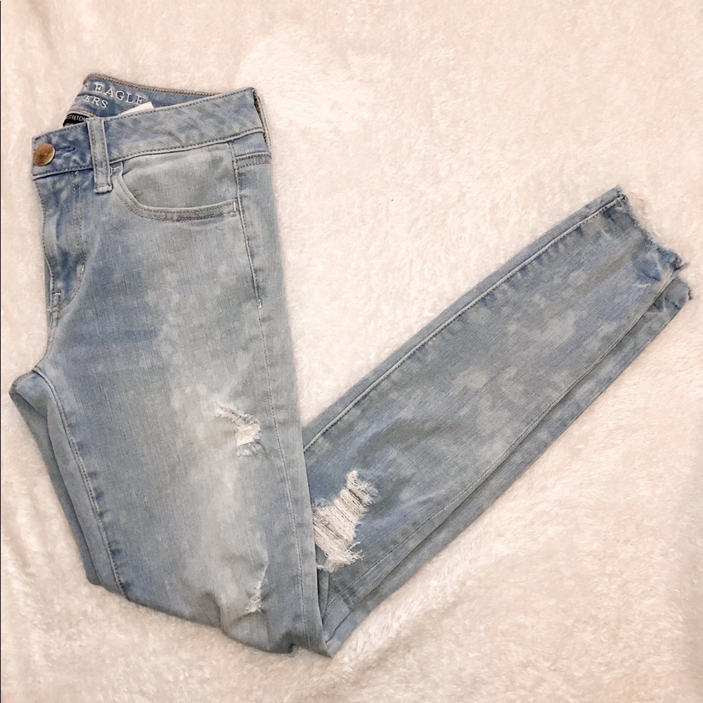 American Eagle Light Denim Distressed Jegging Jean